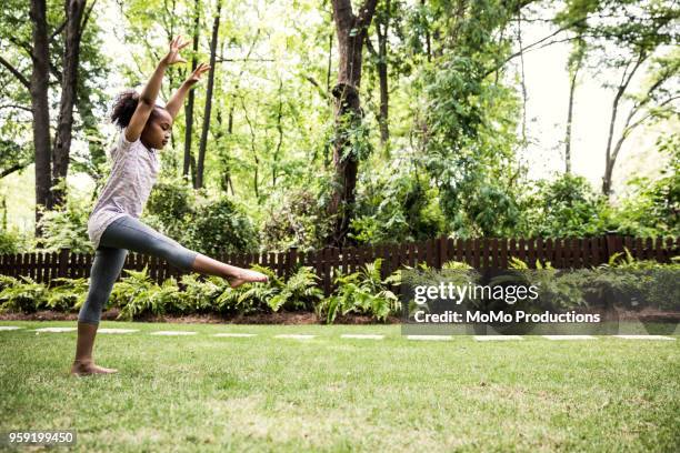 girl doing gymnastics in backyard - barefoot gymnastics stock pictures, royalty-free photos & images