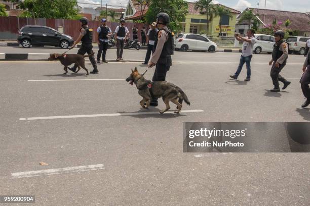 The attack occurred when the Riau Police were preparing to expose the confiscation of 29 kilogram methamphetamine, with journalists present at the...