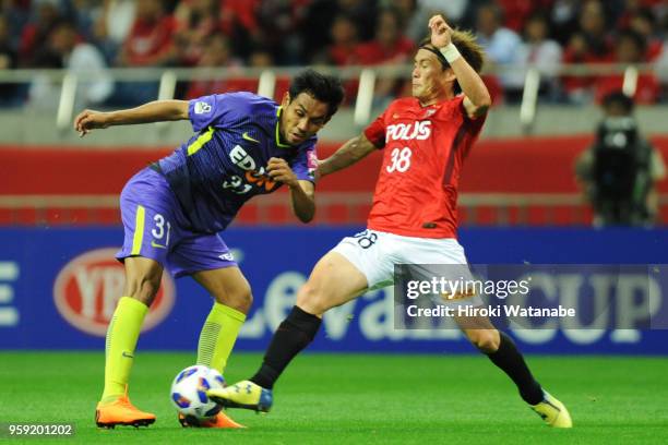 Teerasil of Sanfrecce Hiroshima and Daisuke Kikuchi of Urawa Red Diamonds compete for the ball during the J.League Levain Cup Group C match between...