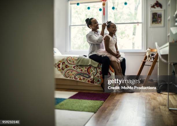 mother helping daughter get ready for ballet - tutú fotografías e imágenes de stock