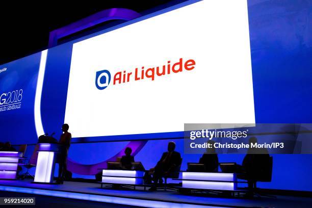 The shareholders of AirLiquide attend the Groups Annual General Meeting on May 16, 2018 in Paris, France. The French industrial group specializing in...