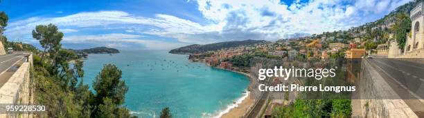 view of the bay of villefranche-sur-mer from the lower coastal road (basse corniche) french riviera, france - the french riviera road stock-fotos und bilder