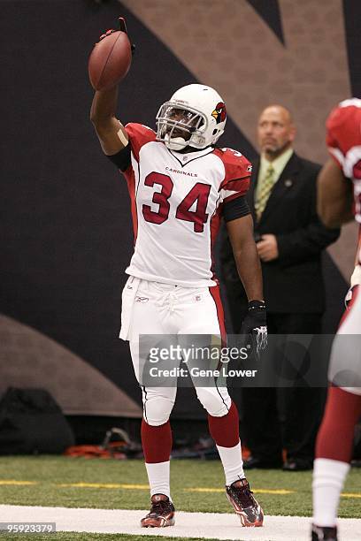 Arizona Cardinals running back Tim Hightower breaks the first play of the game for a touchdown and celebrates during the NFC Divisional Playoff Game...
