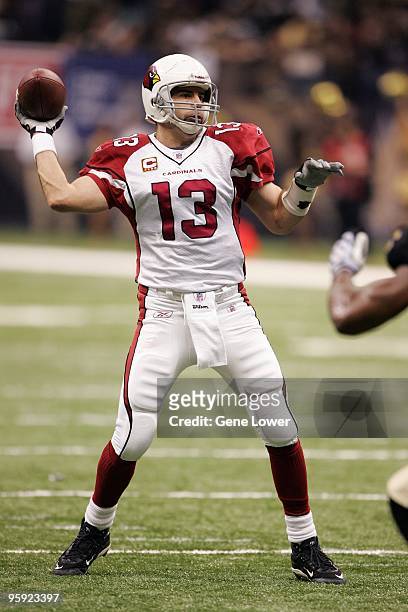 Arizona Cardinals quarterback Kurt Warner unleashes a pass against the New Orleans Saints during the NFC Divisional Playoff Game at Louisana...