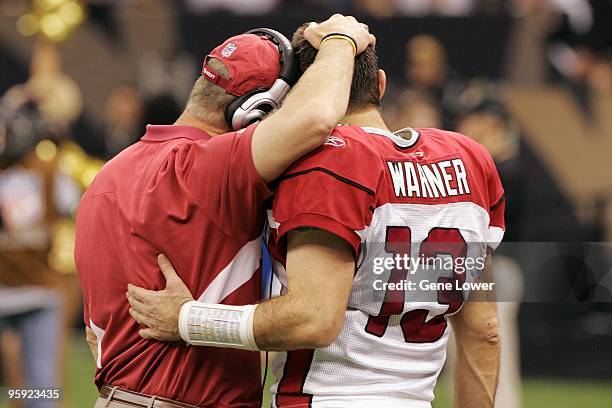 Arizona Cardinals quarterback Kurt Warner and quarterbacks coach Chris Miller share a moment near the end the NFC Divisional Playoff Game at the...