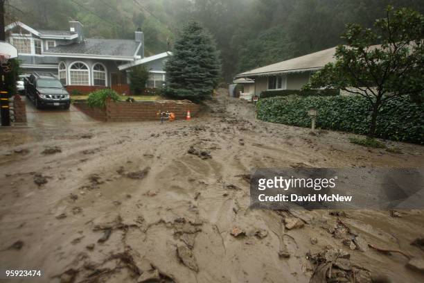 Mud flows between houses and into the street in an evacuated neighborhood during the fourth storm of the week on January 21, 2010 in La Canada...