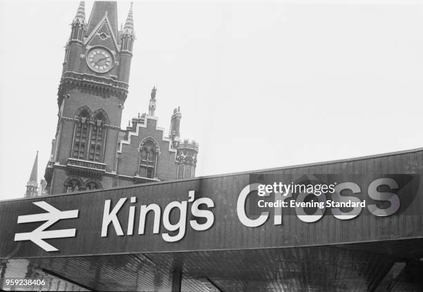 Kings Cross Reeption Sign 551 Kings Cross Station Sign Stock Photos, High-Res Pictures, and ...