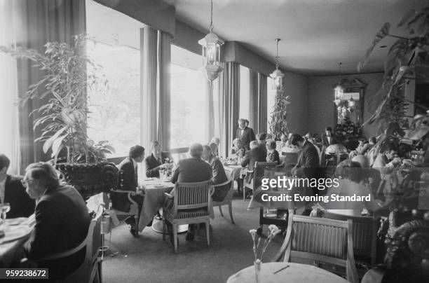 Guests having lunch at 5-star hotel Claridge's, Mayfair, London, UK, 27th June 1978.