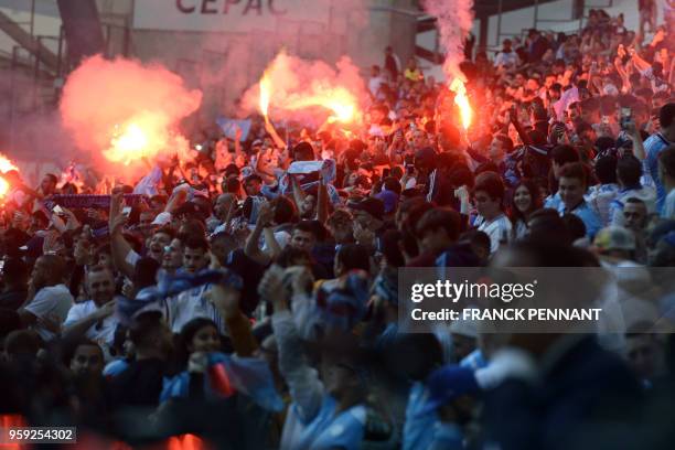 Olympique de Marseille fans react as they watch the Europa League final match Atletico Madrid against Marseille on May 16, 2018 at the Velodrome...