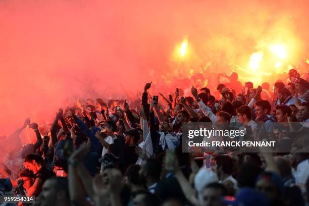 Olympique de Marseille fans react as they watch the Europa League final match Atletico Madrid against Marseille on May 16, 2018 at the Velodrome...