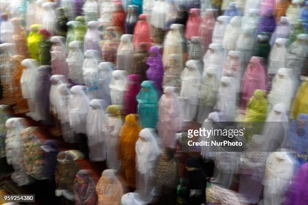 Muslims perform the first 'Tarawih' prayer on the eve of the Islamic holy month of Ramadan at Istiqlal Mosque in Jakarta, Indonesia on May 16, 2018.