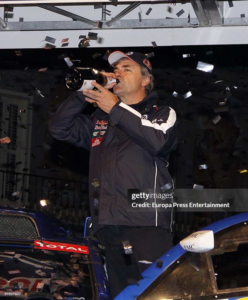 Pilot Carlos Sainz Arrives in Madrid After Winning Rally Dakar 2010