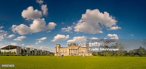 platz der republik reichstag berlin - the reichstag stock pictures, royalty-free photos & images