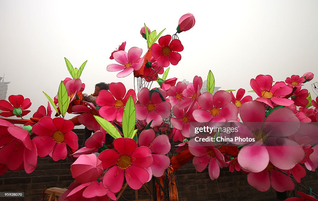 Chinese People Prepare For Lunar New Year