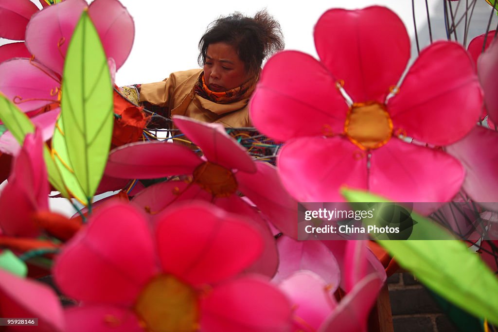 Chinese People Prepare For Lunar New Year