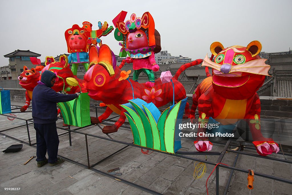Chinese People Prepare For Lunar New Year
