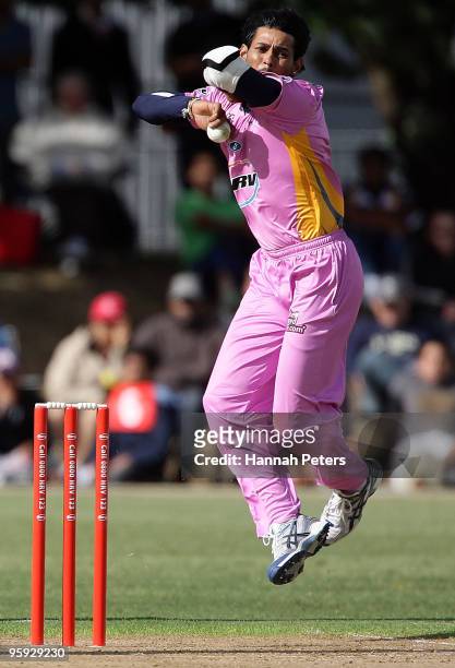 Dilshan Thillakaratne of Northern bowls during the HRV Cup Twenty20 match between the Auckland Aces and the Northern Knights at Colin Maiden Park on...