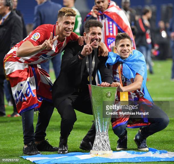Diego Simeone, Coach of Atletico Madrid celebrates winning the UEFA Europa League Final between Olympique de Marseille and Club Atletico de Madrid at...