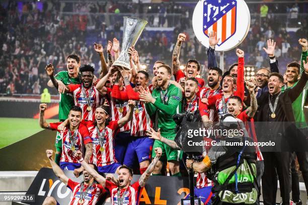 Team Atletico Madrid celebrate his victory with the trophy during the Europa League Final match between Marseille and Atletico Madrid at Groupama...