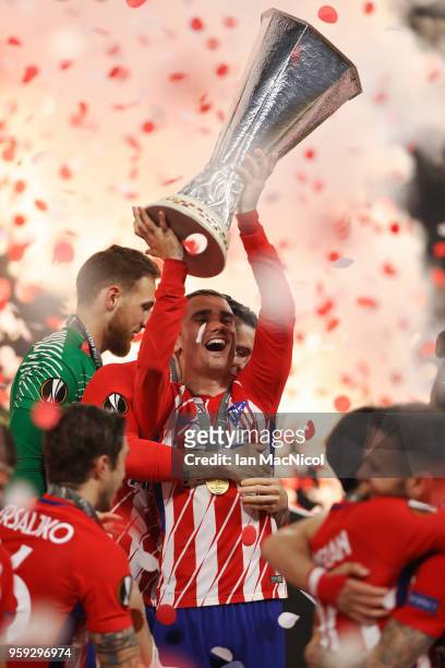 Antoinr Griezmann of Athletico Madridlifts the trophy during the UEFA Europa League Final between Olympique de Marseille and Club Atletico de Madrid...