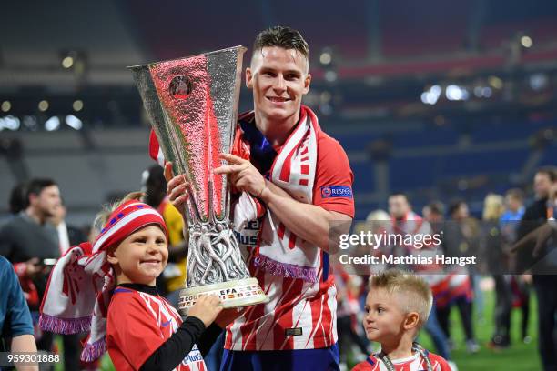 Kevin Gameiro of Atletico Madrid celebrates victory with the trophy following the UEFA Europa League Final between Olympique de Marseille and Club...