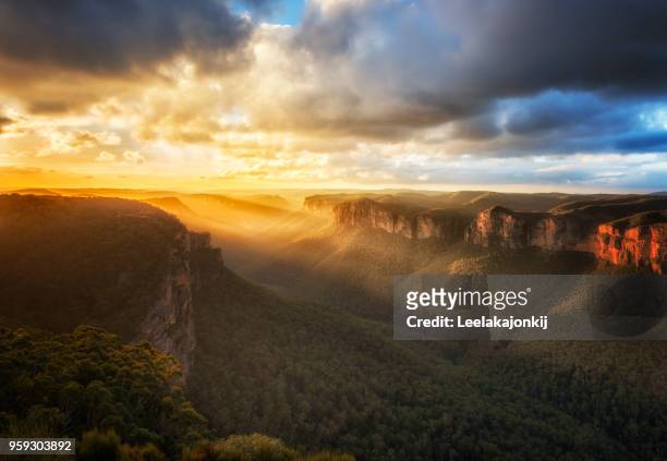 beautiful sunset in blue mountains national park - blue mountains australia stock pictures, royalty-free photos & images
