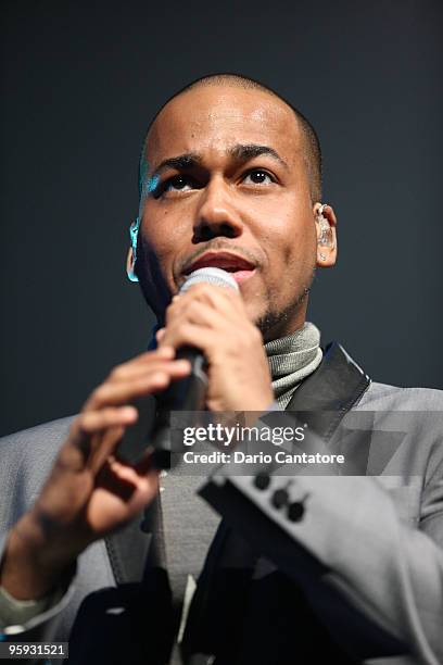 Anthony Santos of Aventura performs at Madison Square Garden on January 21, 2010 in New York City.