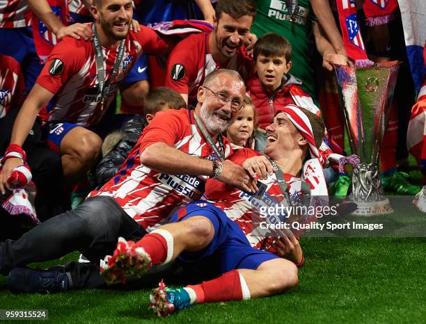 Antoine Griezmann of Atletico Madrid celebrates with his father Alain Griezmann following the UEFA Europa League Final between Olympique de Marseille...