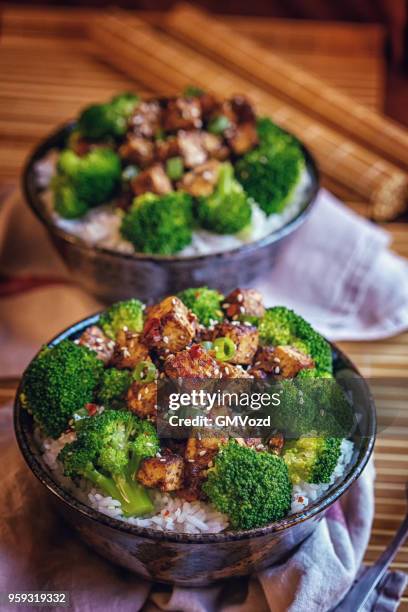 roasted tofu with soy sauce, broccoli and rice - sesame oil stock pictures, royalty-free photos & images