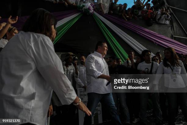 Evangelical pastor Javier Bertucci, presidential candidate for the Esperanza Por El Cambio Party, center, arrives to speak during his closing...