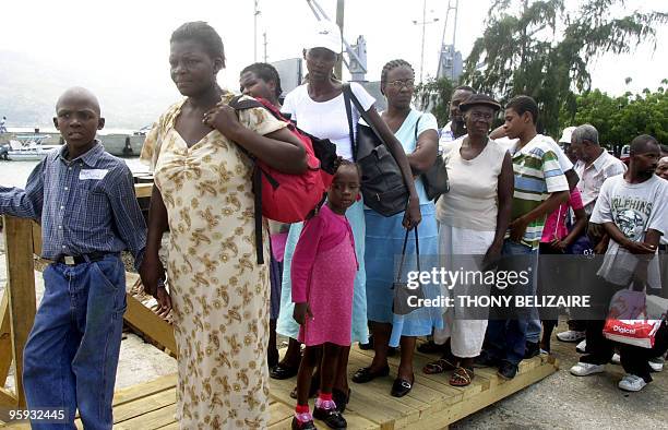 Haitians in Port-au-Prince wait in line to make a trip out to the US Naval Hospital Ship Comfort anchored off the coast of Haiti 03 September, 2007....