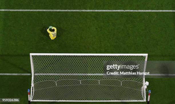 Steve Mandanda of Marseille shows his disappointment during the UEFA Europa League Final between Olympique de Marseille and Club Atletico de Madrid...