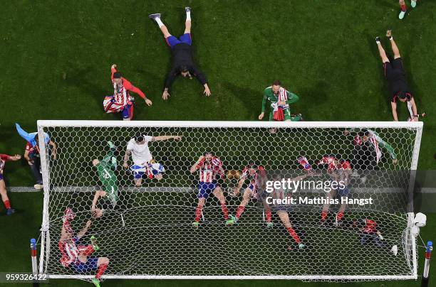 Atletico Madrid players celebrate following the UEFA Europa League Final between Olympique de Marseille and Club Atletico de Madrid at Stade de Lyon...