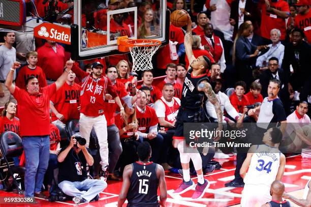 Gerald Green of the Houston Rockets dunks in the first half against the Golden State Warriors of Game Two of the Western Conference Finals of the...
