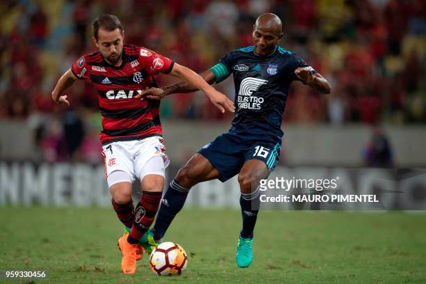Brazil's Flamengo team player Everton Ribeiro vies for the ball with Ecuador's Emelec player Oscar Bagui during their Copa Libertadores 2018 football...