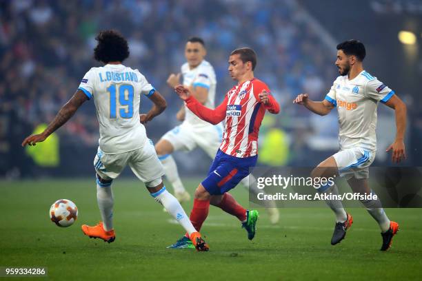 Antoine Griezmann of Atletico Madrid in action with Luiz Gustavo and Morgan Sanson of Olympique de Marseille during the UEFA Europa League Final...