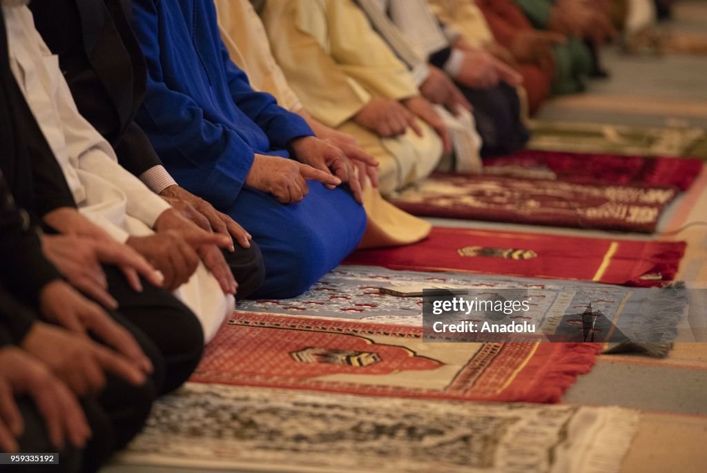 Muslims perform the first 'Tarawih' prayer on the eve of the Islamic... News Photo Getty Images