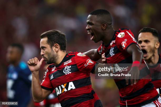 Everton Ribeiro and Vinicius Junior of Flamengo celebrate a scored goal during a Group Stage match between Flamengo and Emelec as part of Copa...