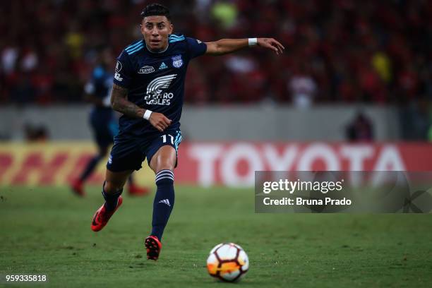 Joao Rojas of Emelec runs for the ball during a Group Stage match between Flamengo and Emelec as part of Copa CONMEBOL Libertadores 2018 at Maracana...