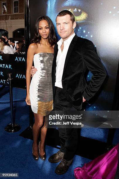 Actors Zoe Saldana and Sam Worthington attend the "Avatar" Los Angeles premiere at Grauman's Chinese Theatre on December 16, 2009 in Hollywood,...