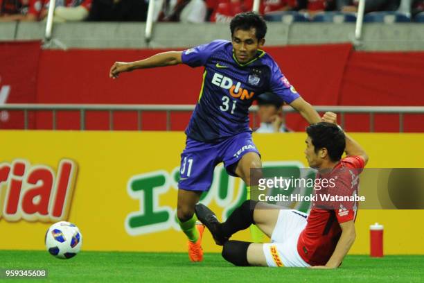 Teerasil of Sanfrecce Hiroshima in action during the J.League Levain Cup Group C match between Urawa Red Diamonds and Sanfrecce Hiroshima at Saitama...
