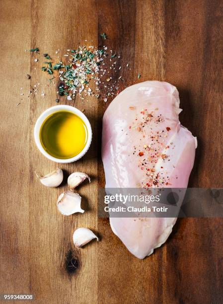 chicken breast - chicken overhead stock-fotos und bilder