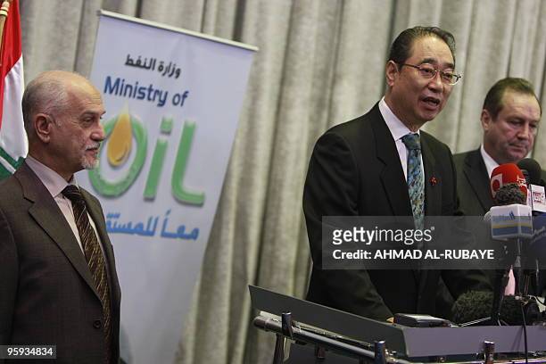 Chairman of Korea Gas Kangsoo Choo, speaks to the press as Iraqi Oil Minister Hussein Shahristani and Executive Vice President of USA Occidental Oil...