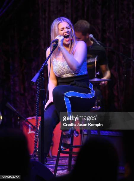 Lauren Alaina performs during A Songwriters Round Benefiting City Of Hope at Analog at the Hutton Hotel on May 16, 2018 in Nashville, Tennessee.