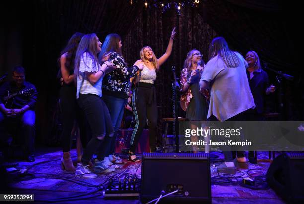 Lauren Alaina performs during A Songwriters Round Benefiting City Of Hope at Analog at the Hutton Hotel on May 16, 2018 in Nashville, Tennessee.