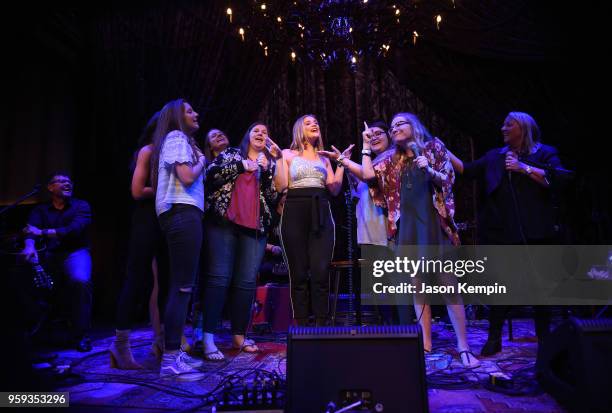 Lauren Alaina performs during A Songwriters Round Benefiting City Of Hope at Analog at the Hutton Hotel on May 16, 2018 in Nashville, Tennessee.