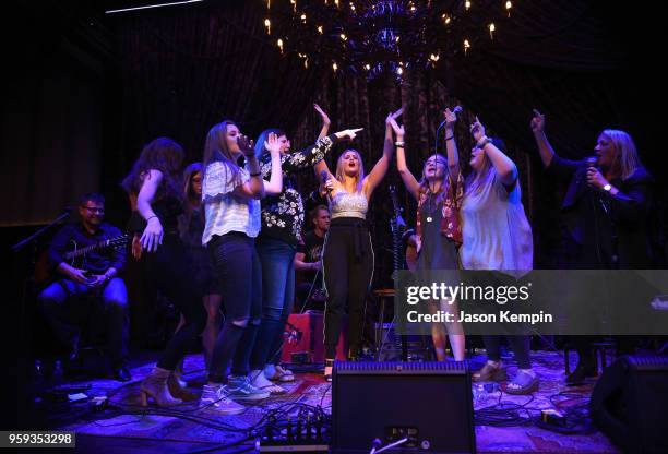 Lauren Alaina performs during A Songwriters Round Benefiting City Of Hope at Analog at the Hutton Hotel on May 16, 2018 in Nashville, Tennessee.