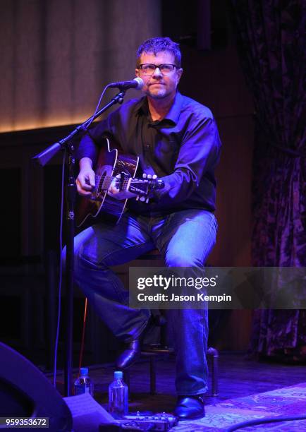 Lee Thomas Miller performs during A Songwriters Round Benefiting City Of Hope at Analog at the Hutton Hotel on May 16, 2018 in Nashville, Tennessee.