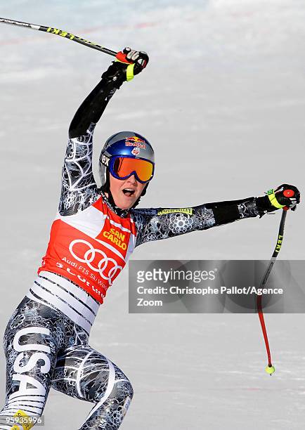 Lindsey Vonn of the USA takes 1st place during the Audi FIS Alpine Ski World Cup Women's Super G on January 22, 2010 in Cortina d'Ampezzo, Italy.