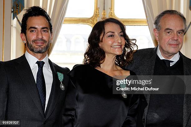 Fashion designers Marc Jacobs and Nathalie Rykiel pose after receiving the 'Chevalier de l'Ordre des Arts et Lettres' from French Culture Minister...